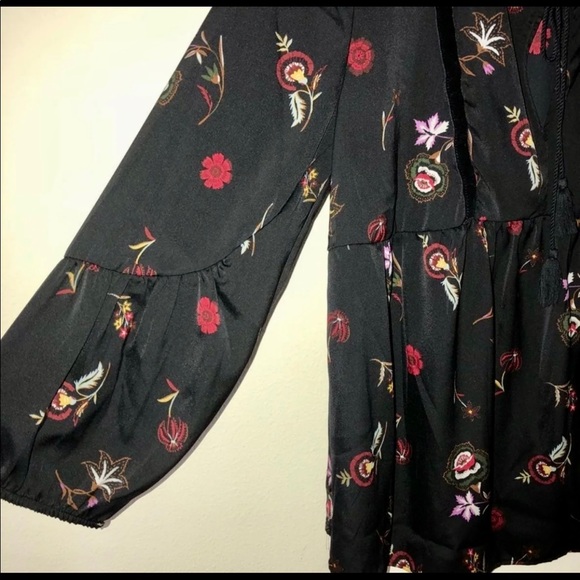 Old Navy Peasant Floral Blouse - Picture 2 of 6